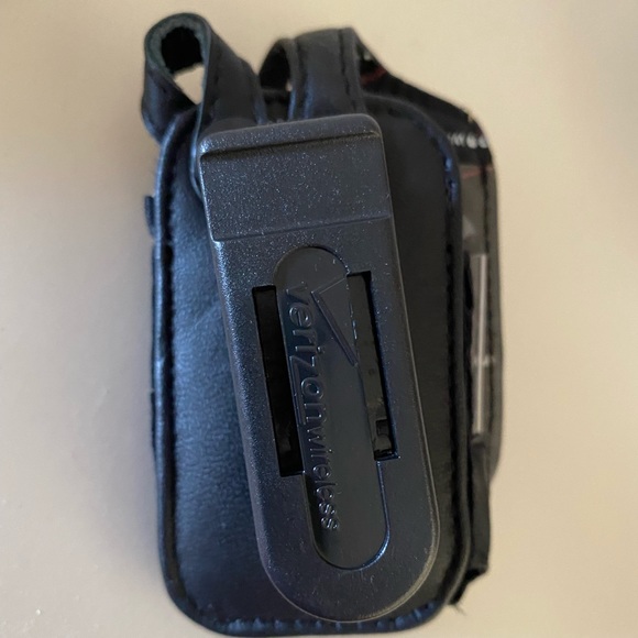 Verizon wireless phone case - Picture 3 of 4